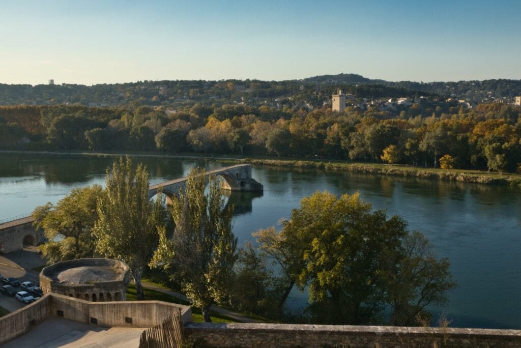 Vue sur le Pont d'Avignon depuis le Jardin des Doms