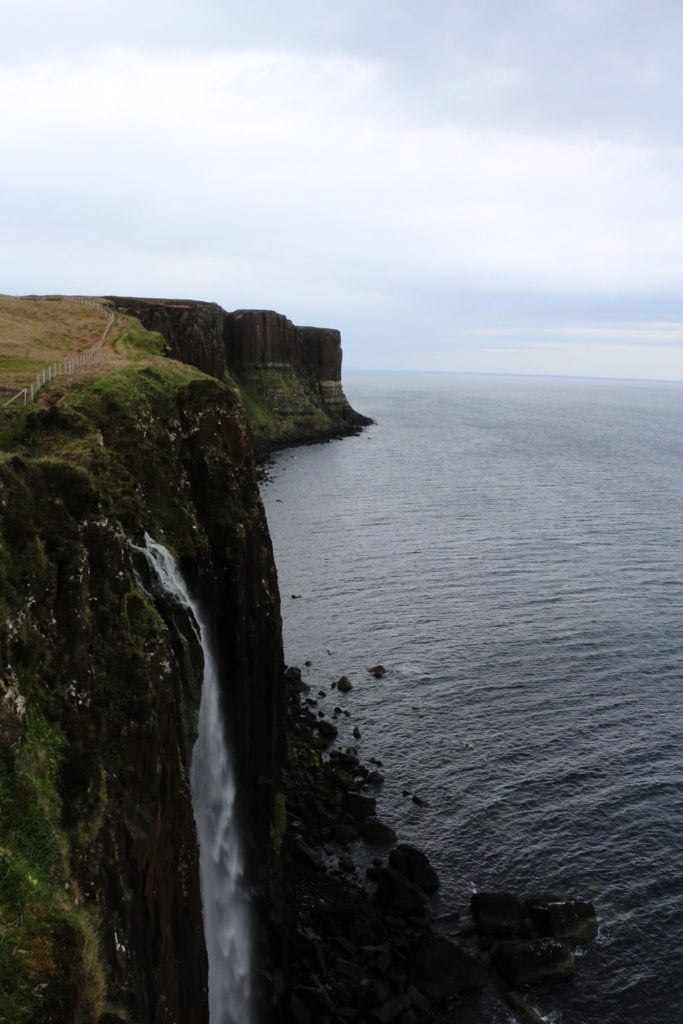 Mealt Falls et Kilt Rock à l'est de l'île de Skye
