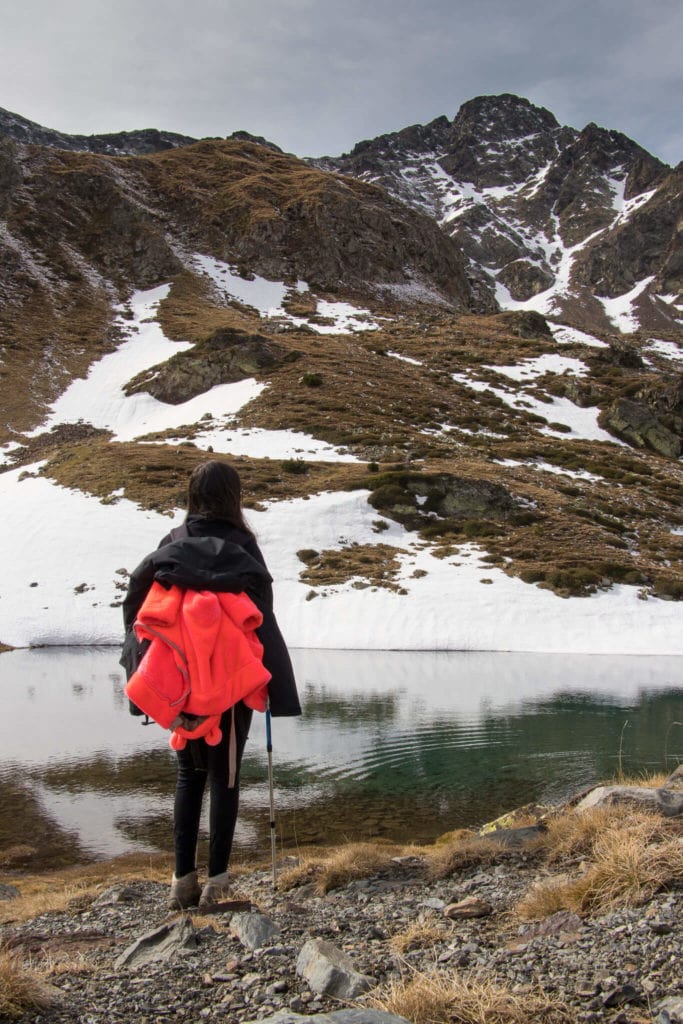 Un lac d'altitude en Andorre clair et limpide