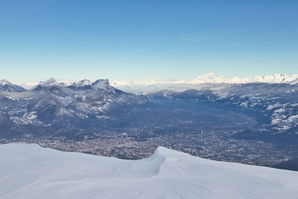 Point de vue sur Grenoble, le Mont Blanc et la Chartreuse depuis le Pic Saint Michel