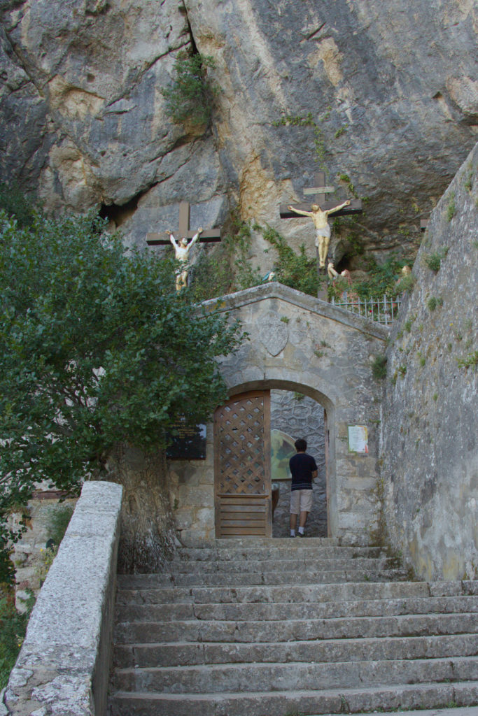 L'entrée du sanctuaire de la Sainte Baume