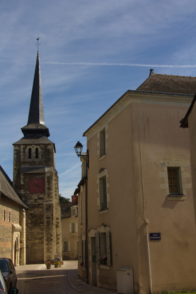 Eglise de Savennières depuis la Loire à vélo